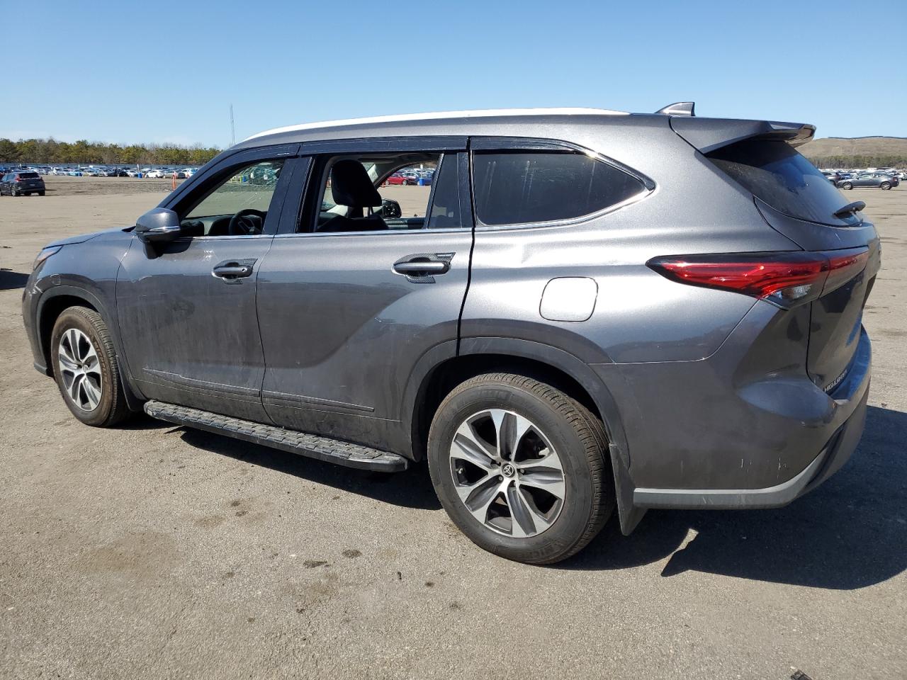 2022 TOYOTA HIGHLANDER XLE VIN:5TDGZRBH9NS224674