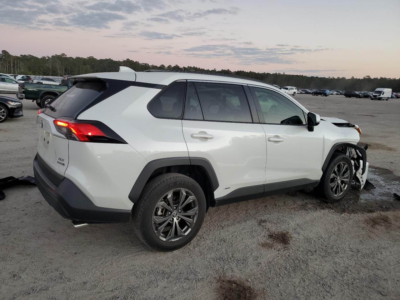 2022 TOYOTA RAV4 XLE PREMIUM VIN:JTMB6RFV6ND530049