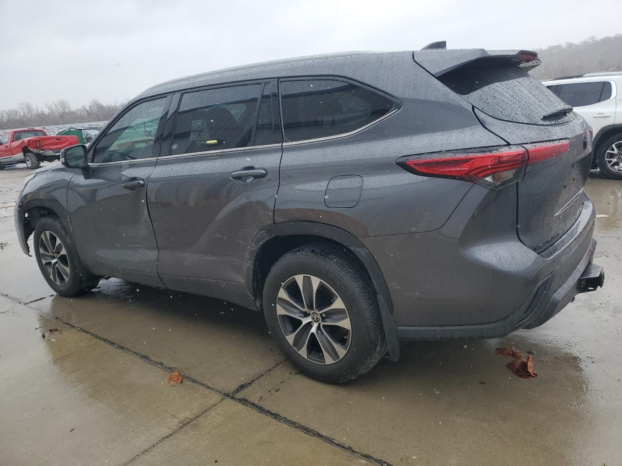 2022 TOYOTA HIGHLANDER XLE VIN:5TDGZRBH3NS247271