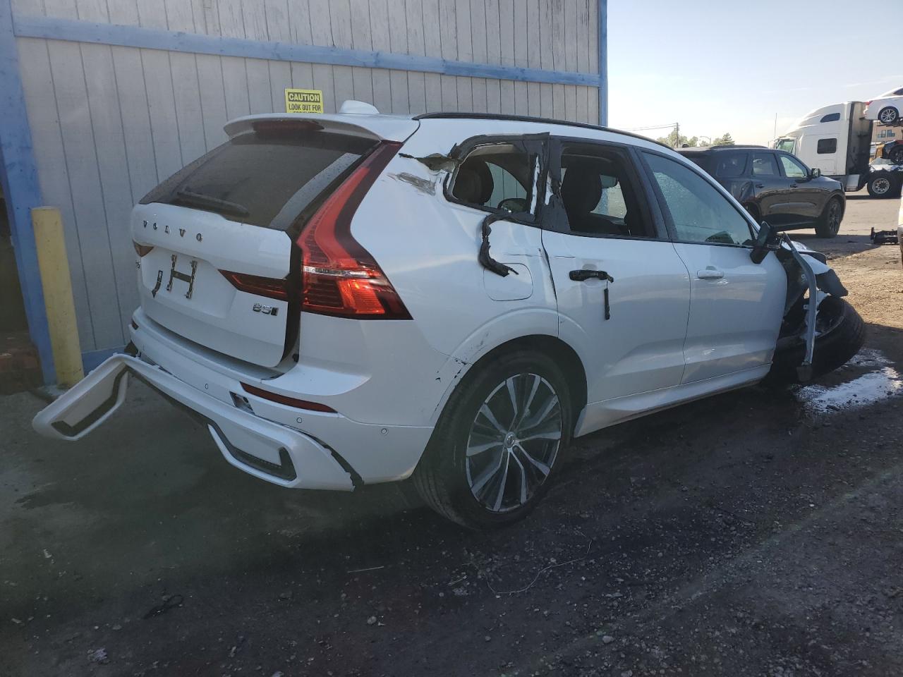 2024 VOLVO XC60 PLUS VIN:YV4L12RL8R1890609