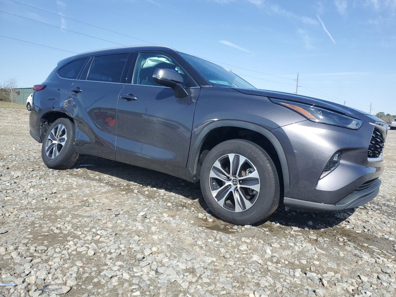 2022 TOYOTA HIGHLANDER XLE VIN:5TDHZRAH4NS545270