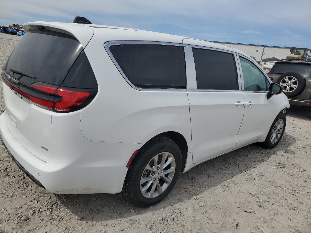 2024 CHRYSLER PACIFICA TOURING L VIN:2C4RC3BG2RR181664