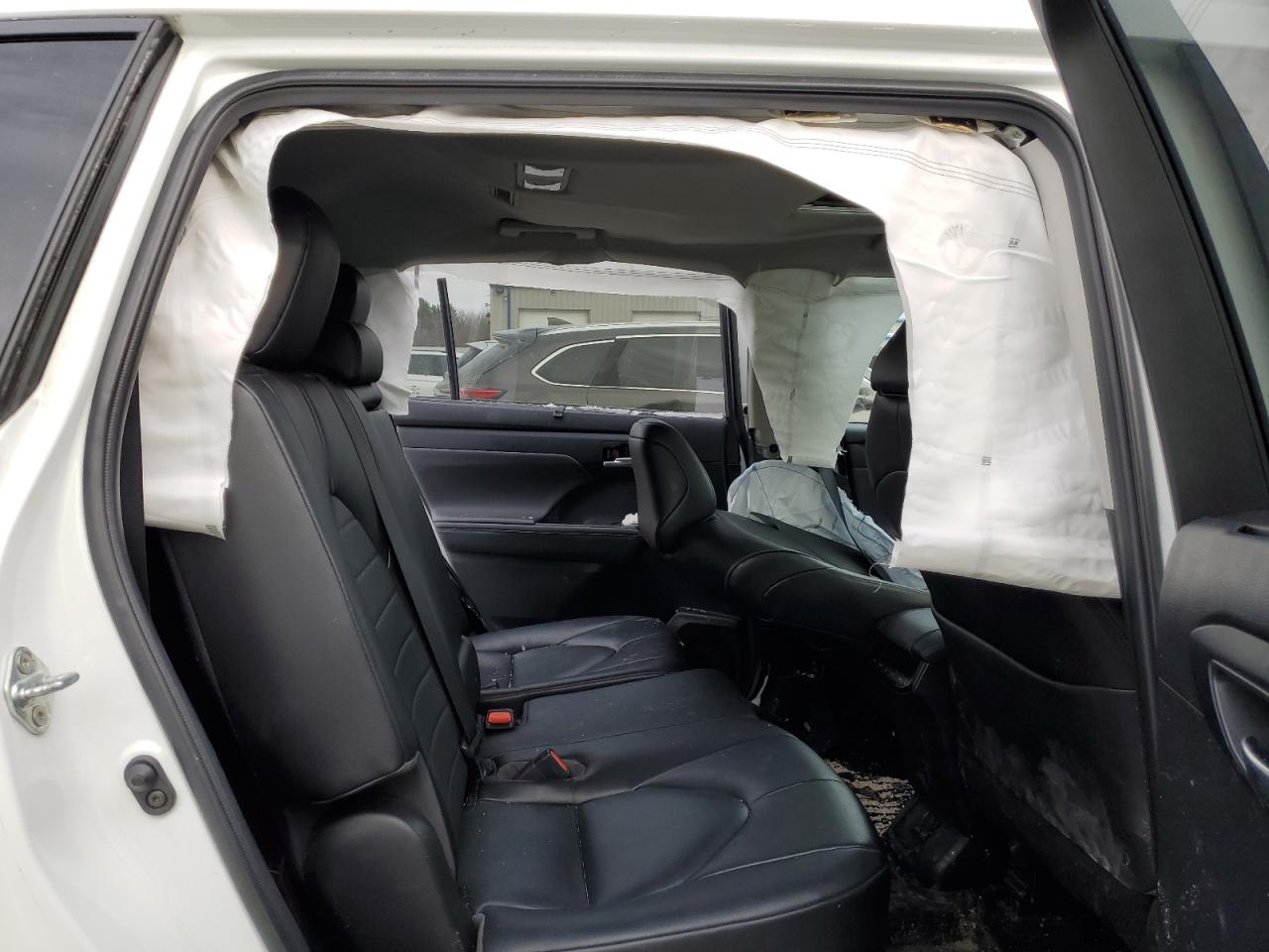 2022 TOYOTA HIGHLANDER XLE VIN:5TDHZRBH0NS246678