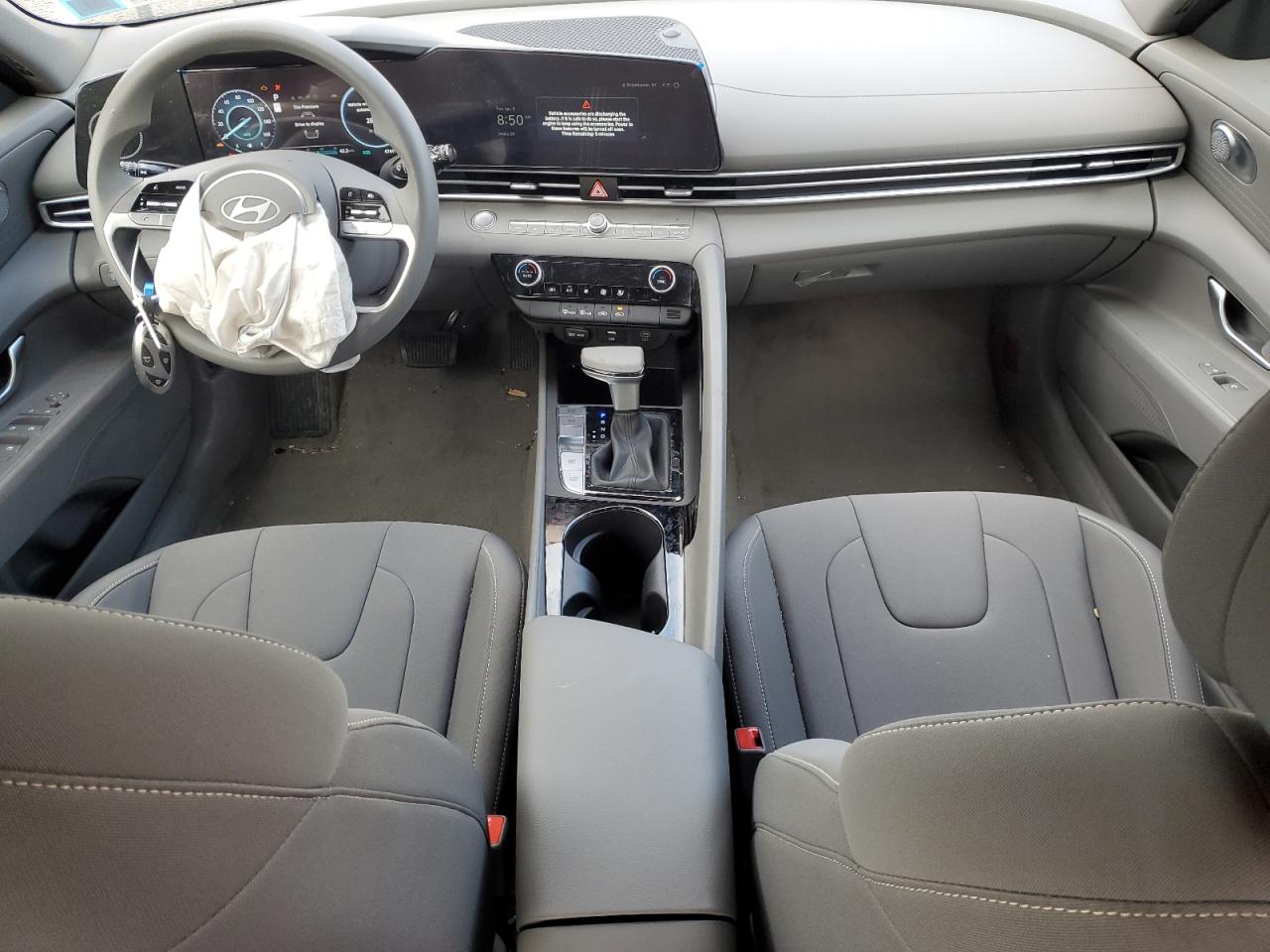 2024 HYUNDAI ELANTRA BLUE VIN:KMHLM4DJ8RU113806