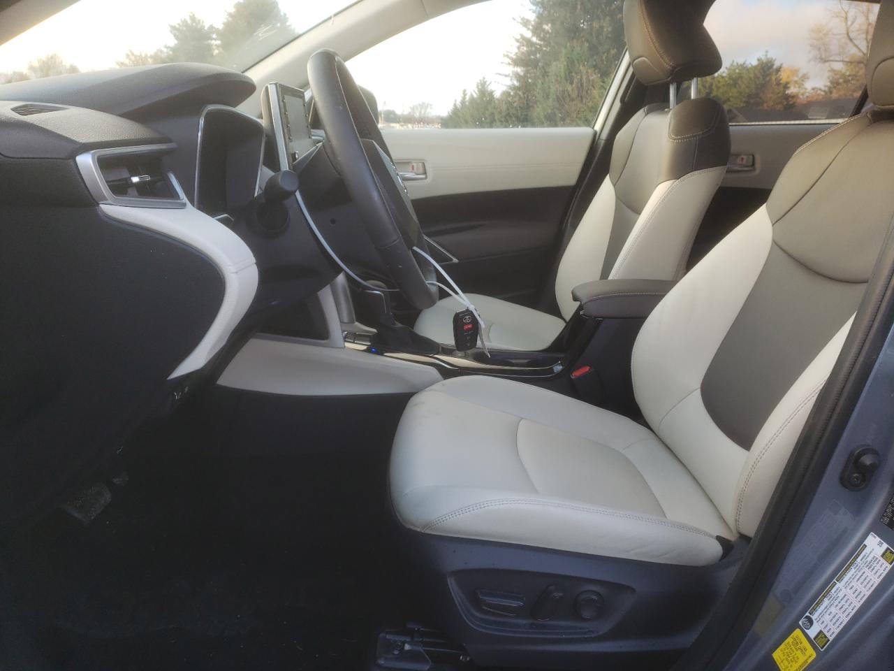 2022 TOYOTA COROLLA CROSS XLE VIN:7MUDAABG3NV040209