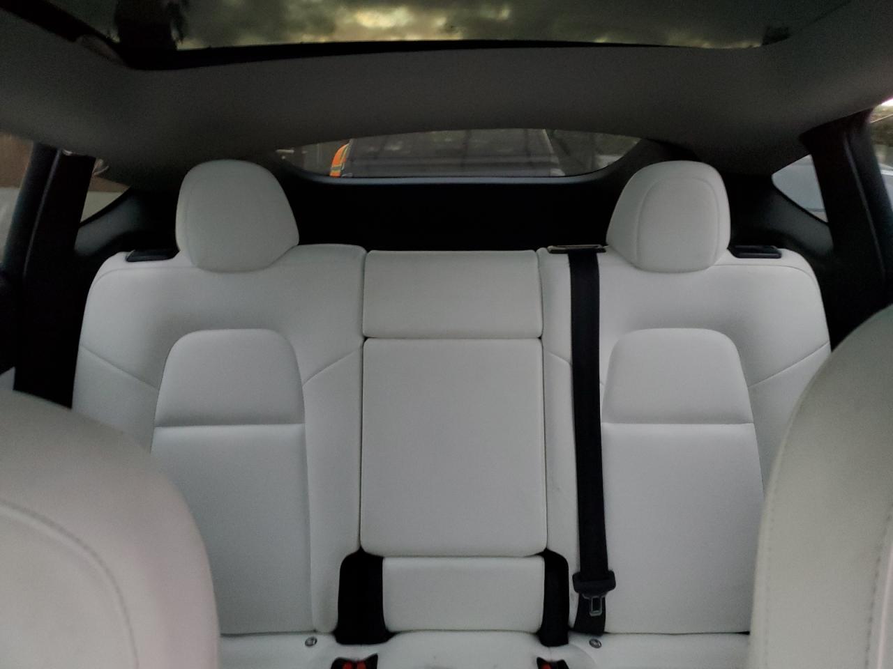 2022 TESLA MODEL Y  VIN:7SAYGDEE8NF401947