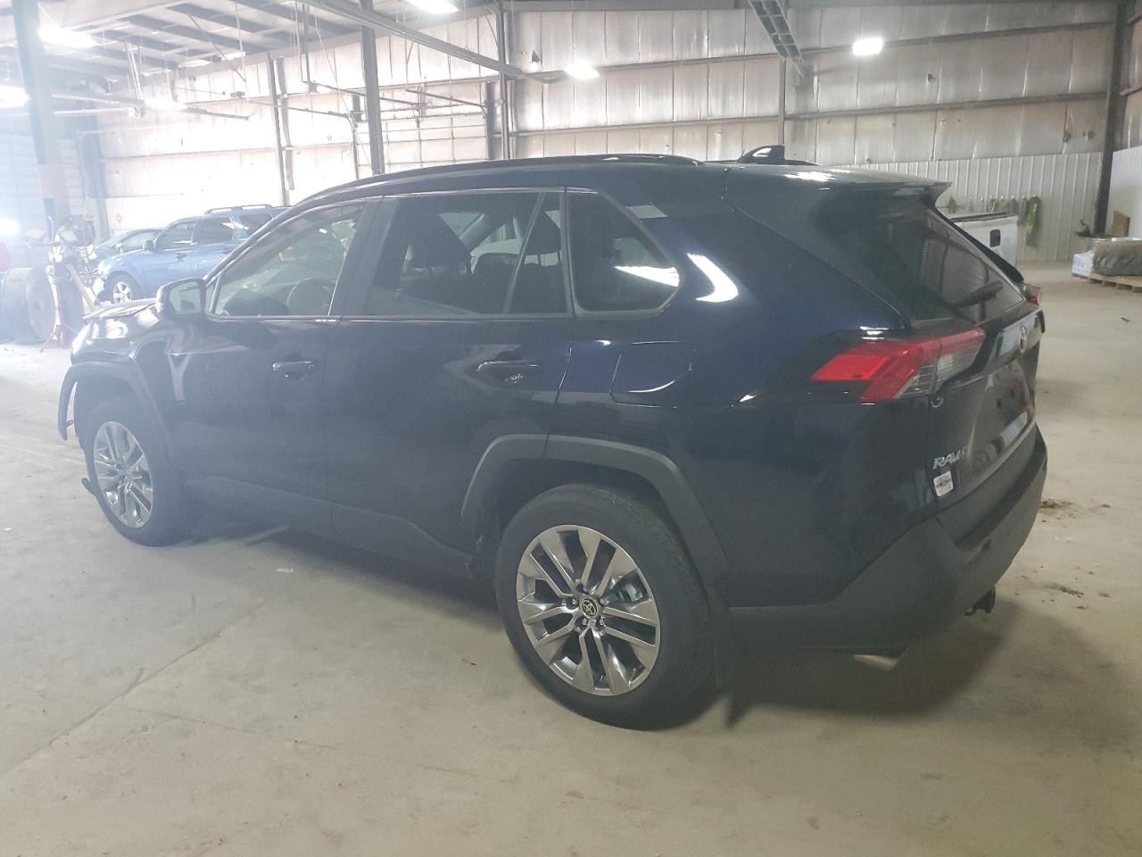 2022 TOYOTA RAV4 XLE PREMIUM VIN:JTMA1RFV4ND085210