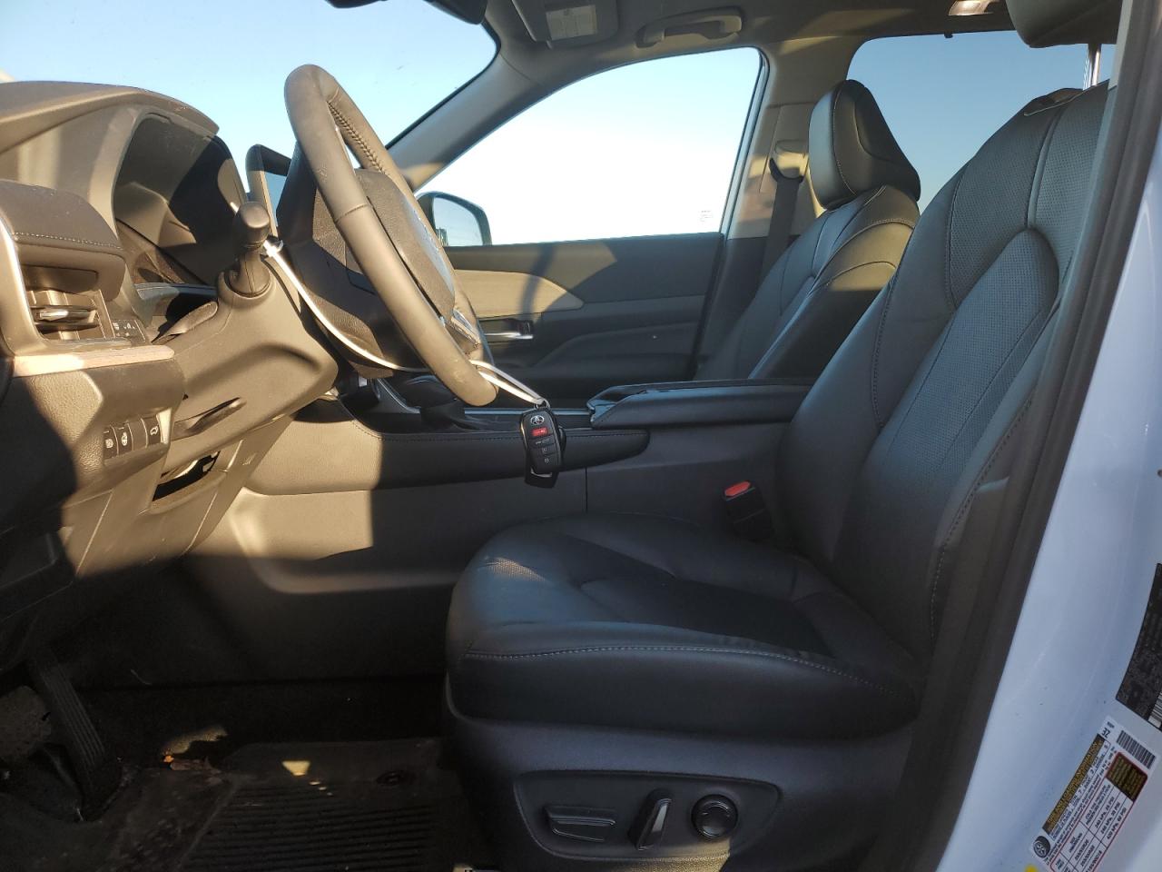 2024 TOYOTA GRAND HIGHLANDER XLE VIN:5TDAAAB56RS039413