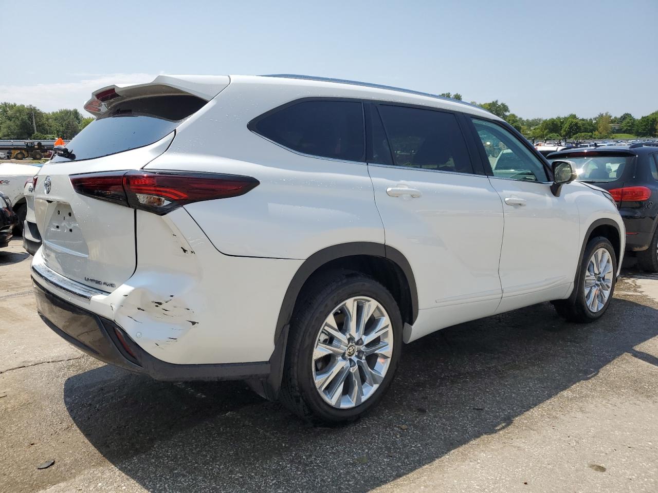 2024 TOYOTA HIGHLANDER LE VIN:5TDKDRBH8RS539383