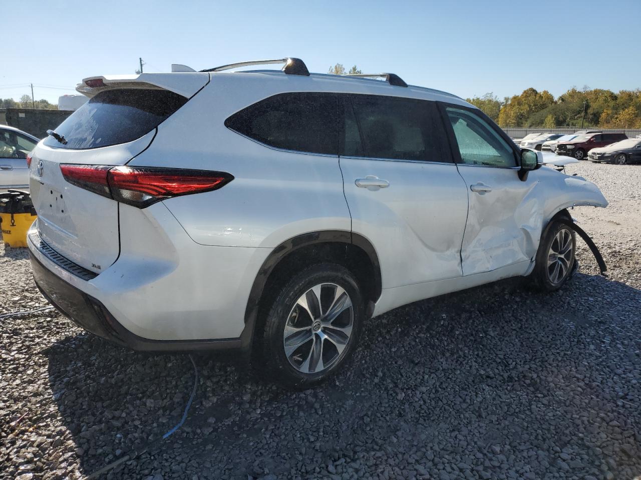 2022 TOYOTA HIGHLANDER XLE VIN:5TDGZRAH8NS539502