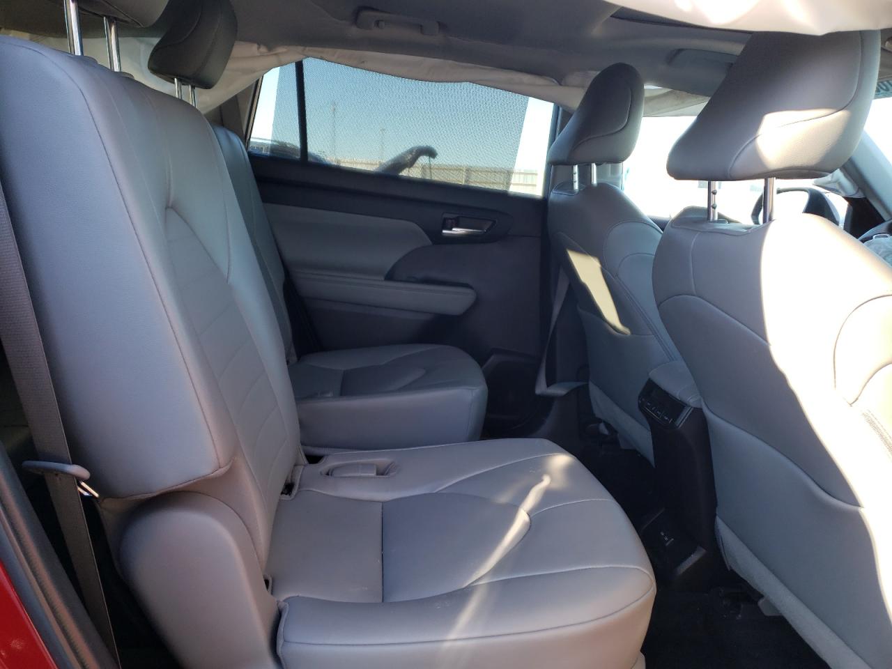 2022 TOYOTA HIGHLANDER XLE VIN:5TDGZRBH4NS183905