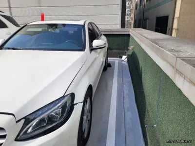 2016 Mercedes-Benz C 200 VIN: