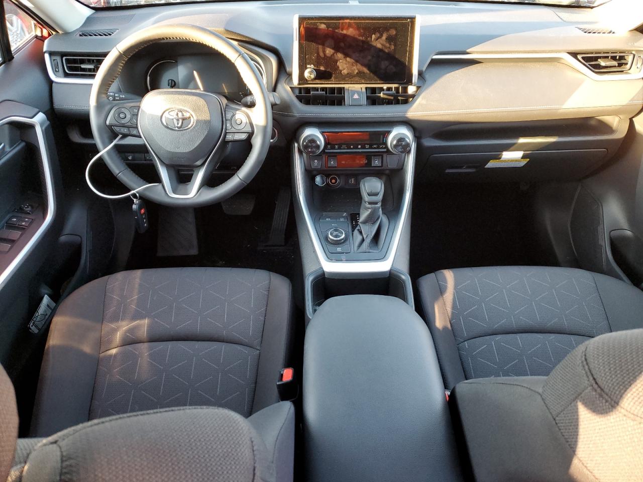2024 TOYOTA RAV4 XLE VIN:JTMRWRFV1RD238717