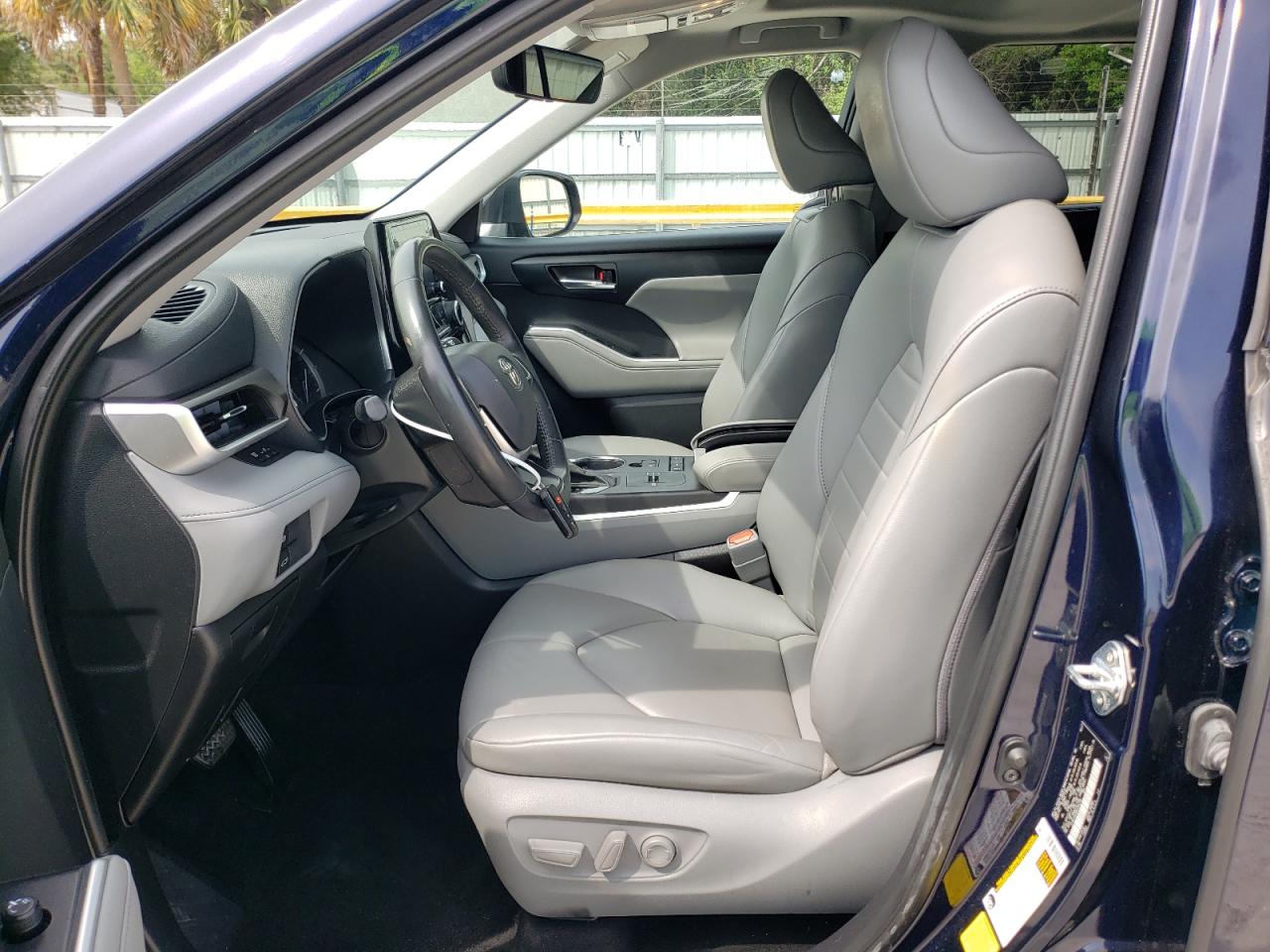 2022 TOYOTA HIGHLANDER XLE VIN:5TDGZRAHXNS094258