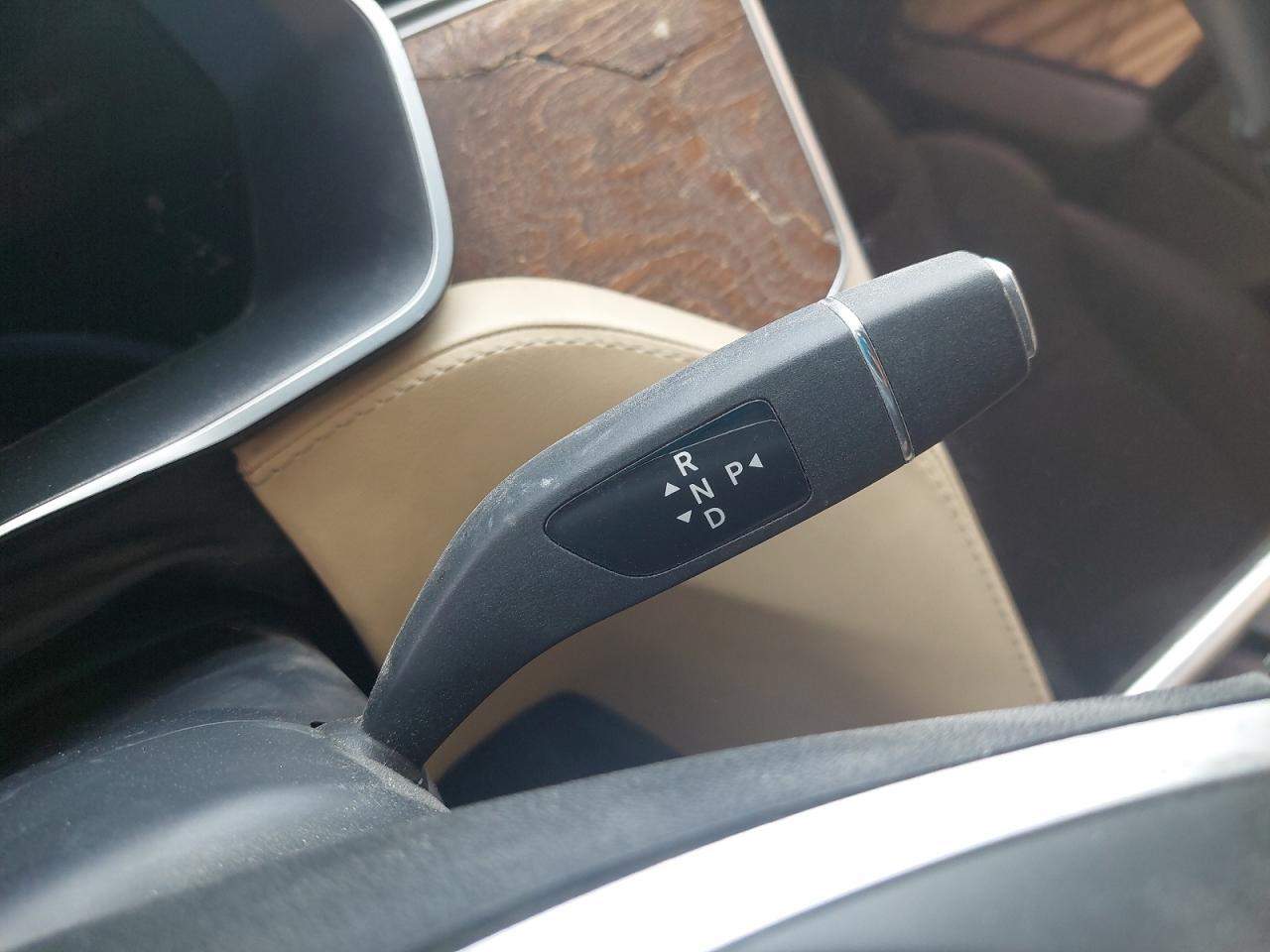 2017 TESL MODEL S VIN:5YJSA7E20HF******