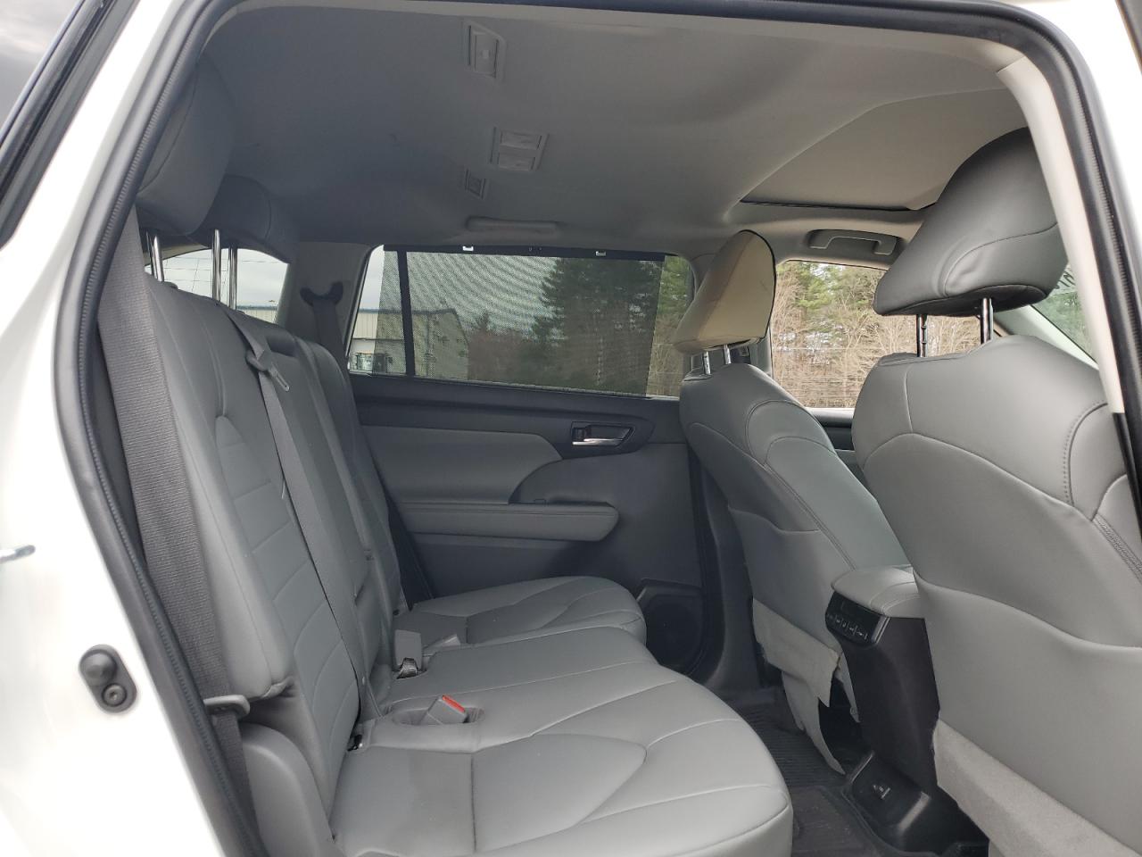 2022 TOYOTA HIGHLANDER XLE VIN:5TDHZRBH4NS220987