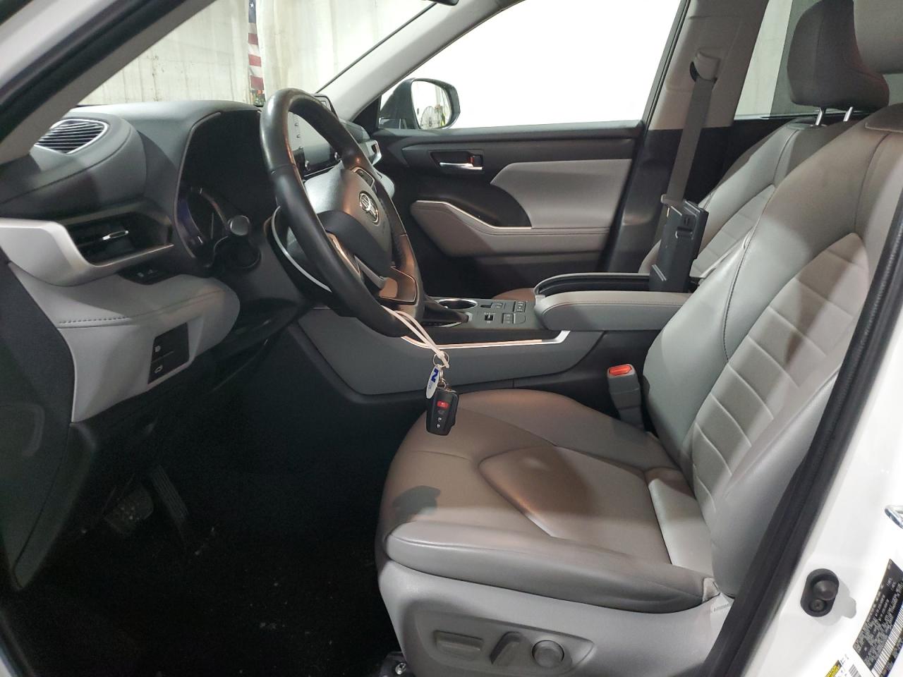 2022 TOYOTA HIGHLANDER XLE VIN:5TDGZRBH6NS255994