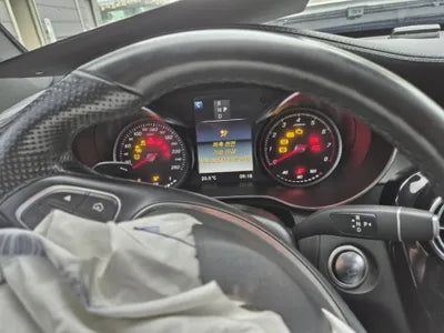 2019 Mercedes-Benz GLC 300 VIN: