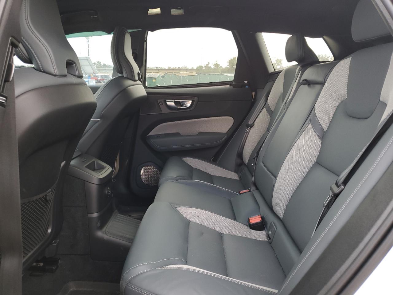 2022 VOLVO XC60 T8 RECHARGE R-DESIGN VIN:YV4H60DM5N1032035