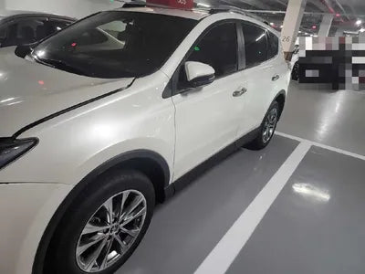 2018 Toyota RAV4 VIN: