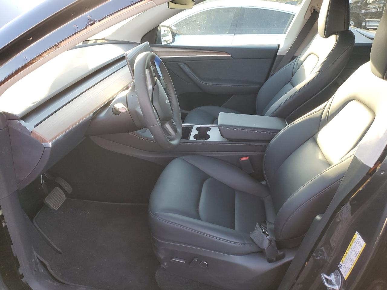 2024 TESLA MODEL Y  VIN:7SAYGDEE1RF002710