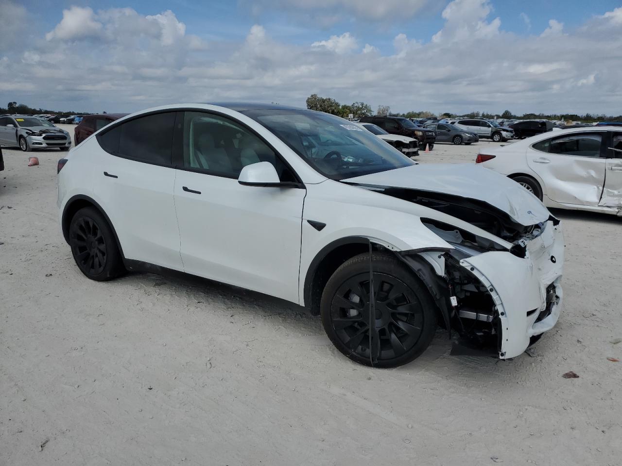 2024 TESLA MODEL Y  VIN:7SAYGDED0RF158471