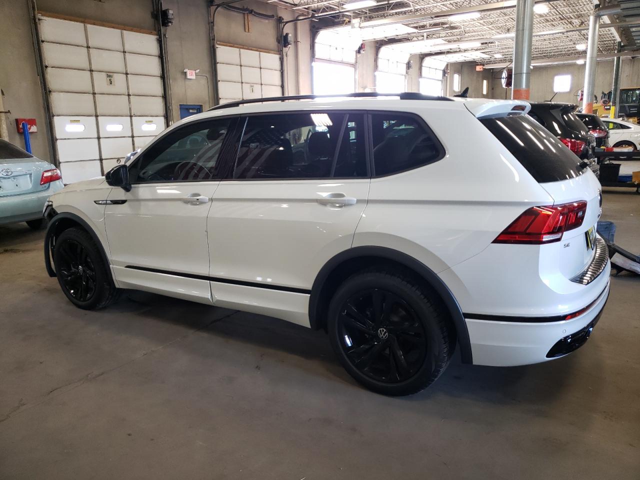 2023 VOLKSWAGEN TIGUAN SE R-LINE BLACK VIN:3VV8B7AX7PM105189