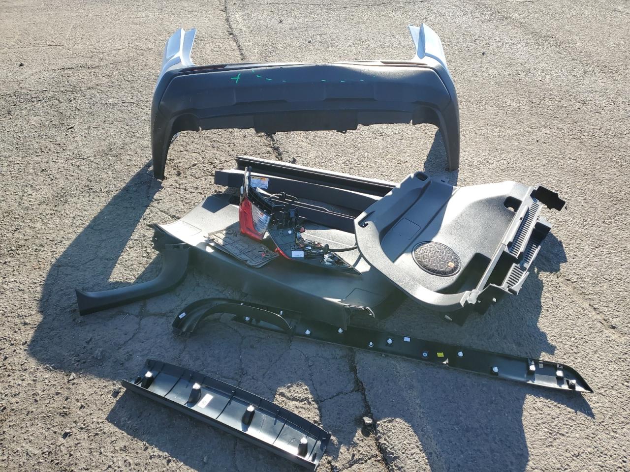 2024 TOYOTA RAV4 XLE PREMIUM VIN:2T3A1RFV3RW420420