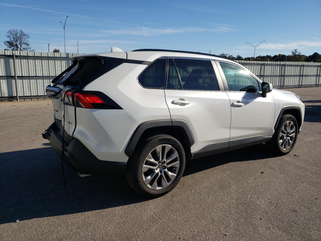 2022 TOYOTA RAV4 XLE PREMIUM VIN:2T3C1RFV7NW233183