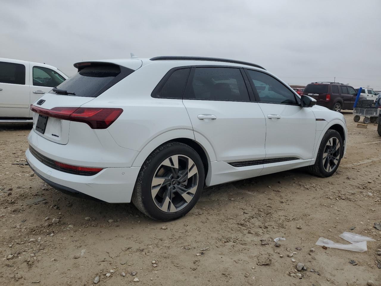 2022 AUDI E-TRON PREMIUM VIN:WA1AAAGE4NB042461