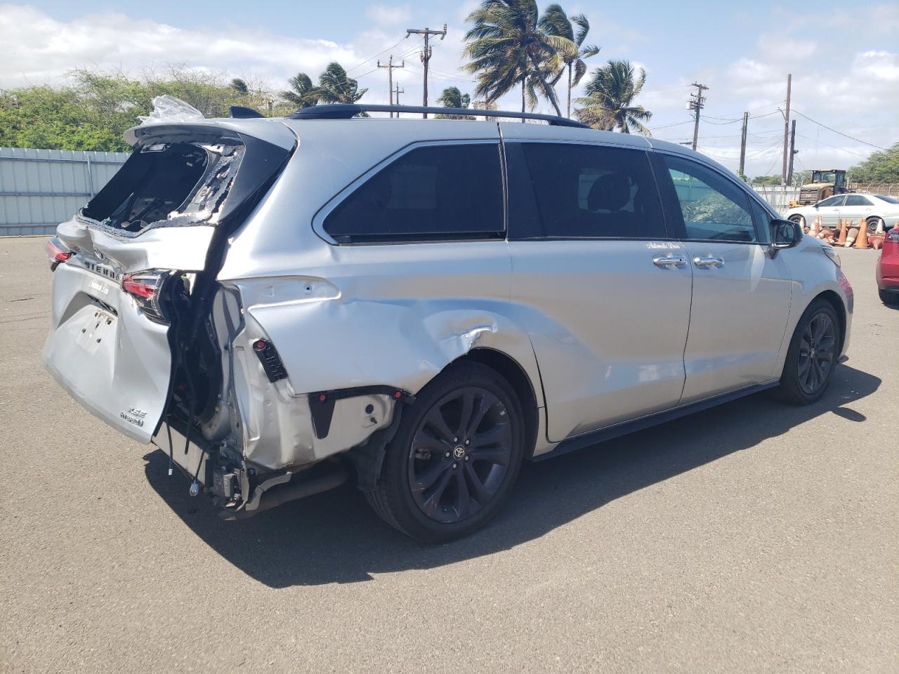 2022 TOYOTA SIENNA XSE VIN:5TDXRKEC4NS123369