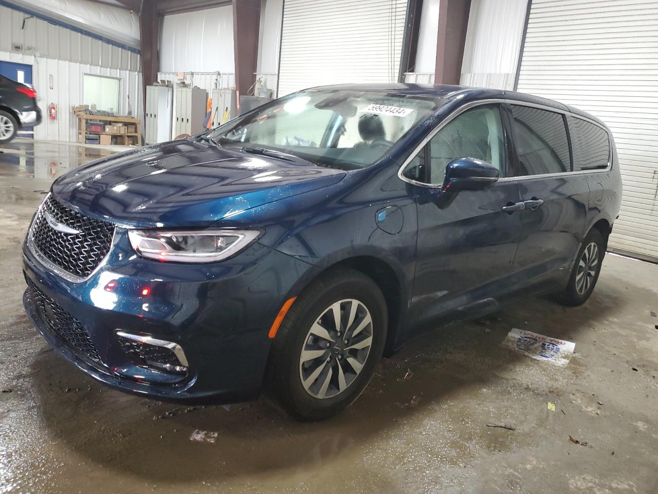 2022 CHRYSLER PACIFICA HYBRID TOURING L VIN:2C4RC1L73NR102368