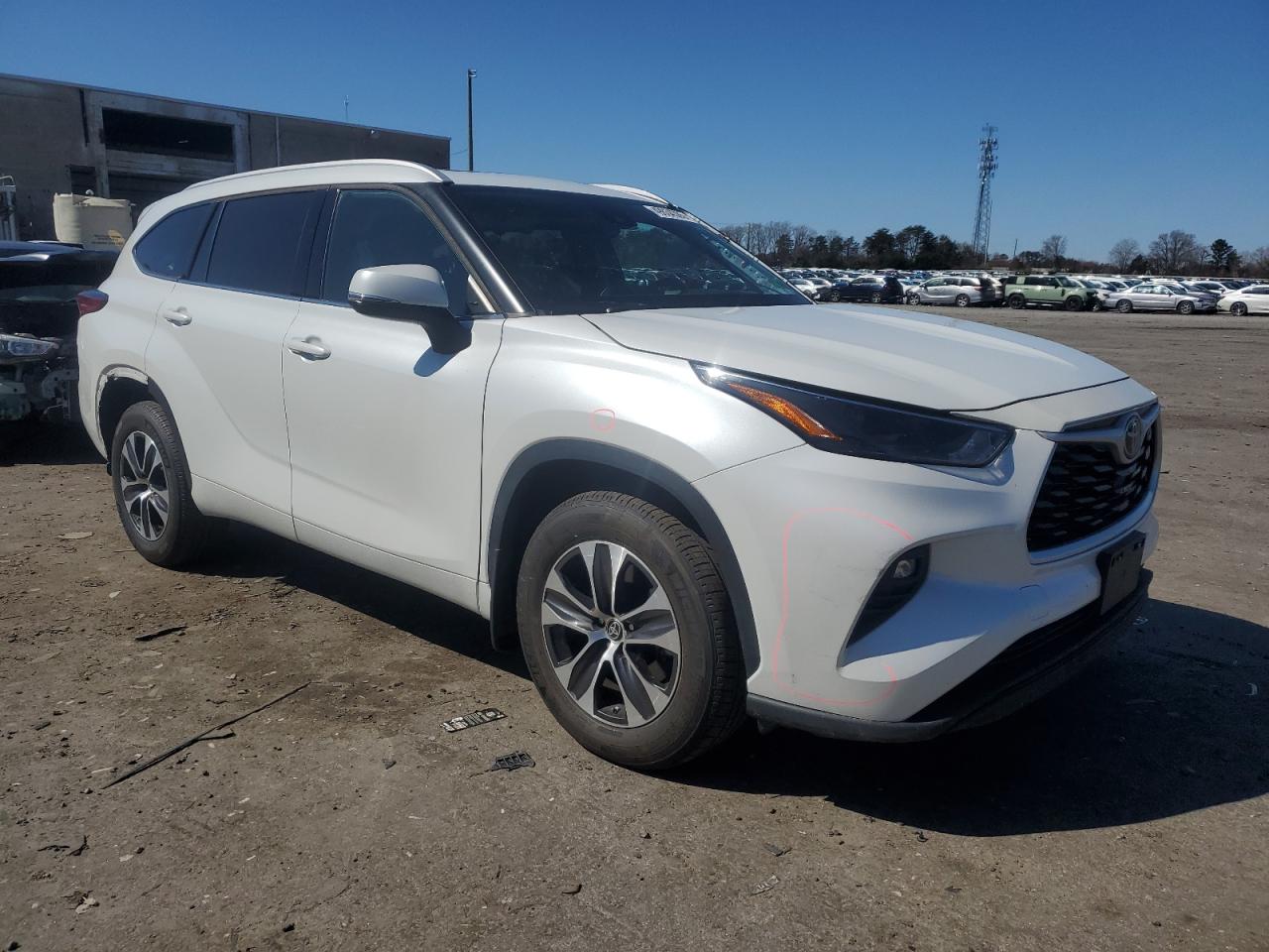 2022 TOYOTA HIGHLANDER XLE VIN:5TDGZRBH2NS573577