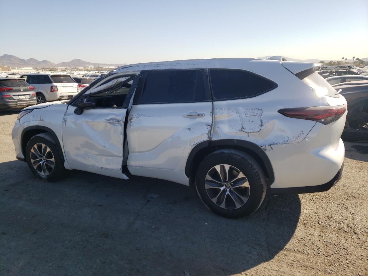 2024 TOYOTA HIGHLANDER LE VIN:5TDKDRAH2RS537128