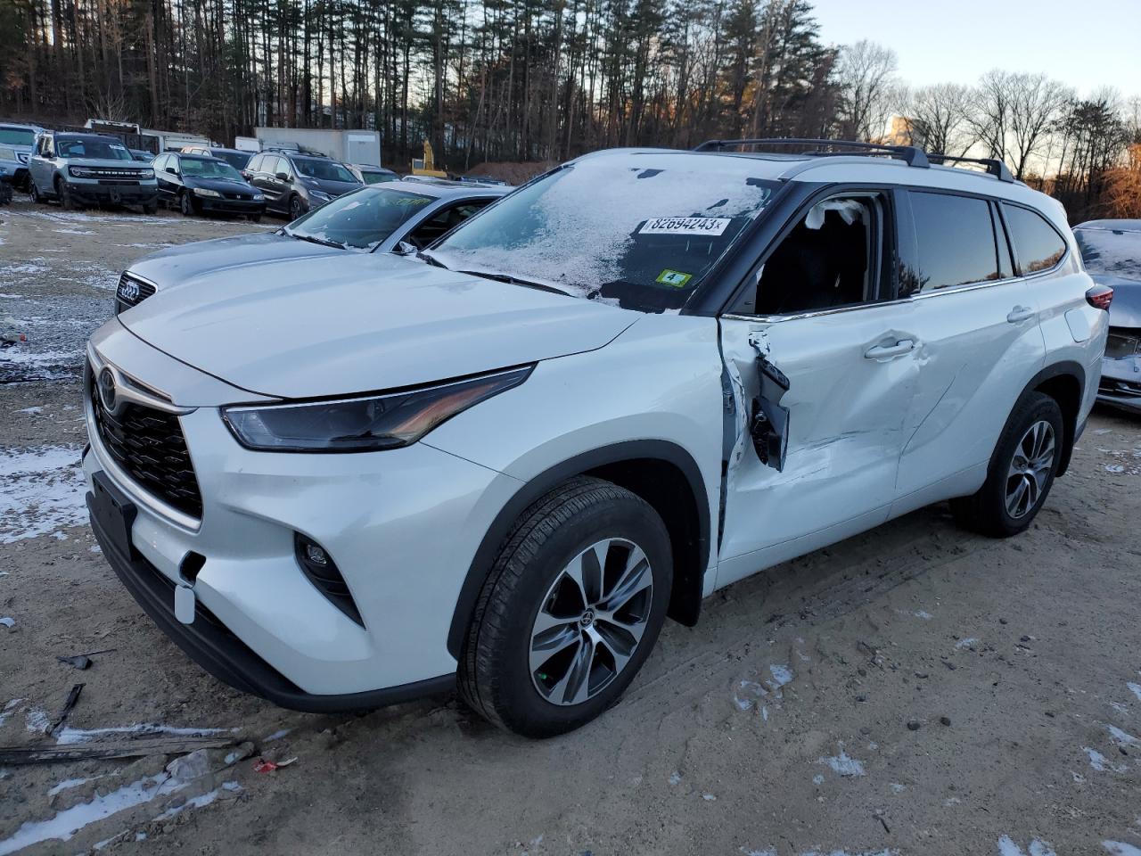 2022 TOYOTA HIGHLANDER XLE VIN:5TDGZRBH3NS252647