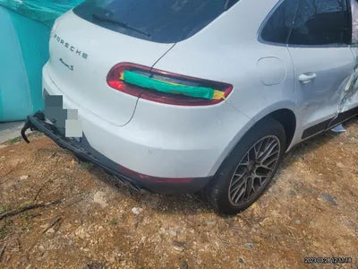 2016 Porsche Macan VIN: