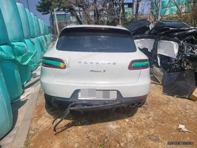 2016 Porsche Macan VIN: