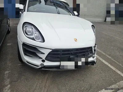 2016 Porsche Macan VIN: