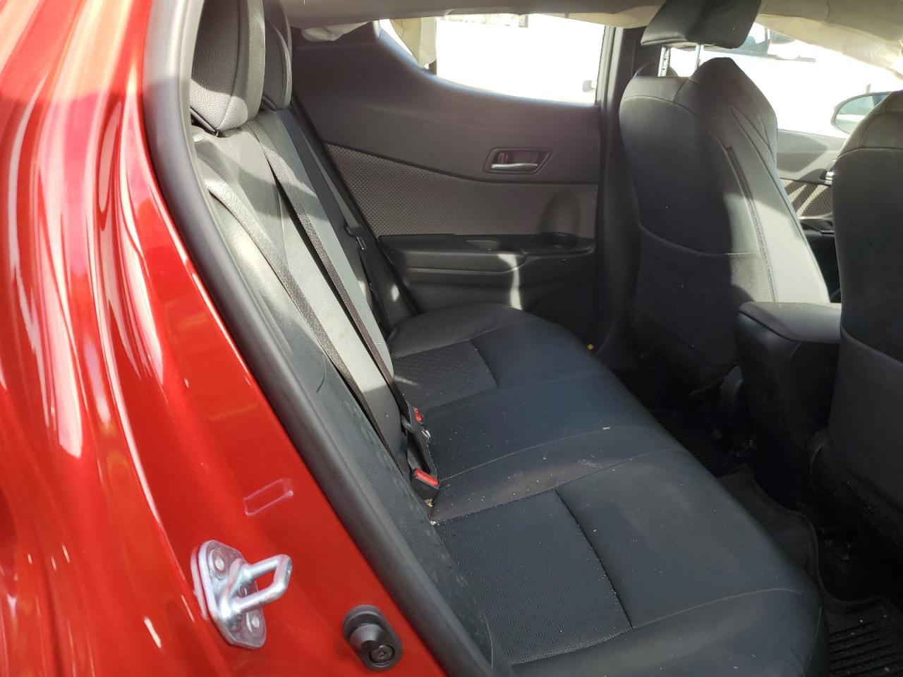 2022 TOYOTA C-HR XLE VIN:NMTKHMBX8NR142988