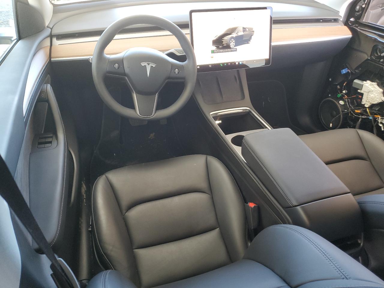 2024 TESLA MODEL Y  VIN:7SAYGDEE3RF983588
