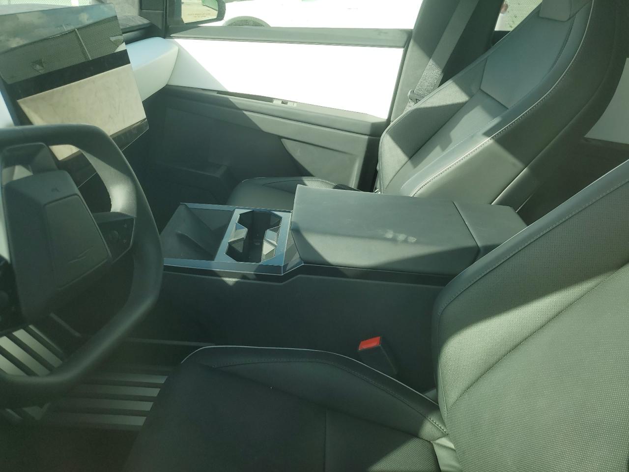 2024 TESLA CYBERTRUCK  VIN:7G2CEHEE6RA026631