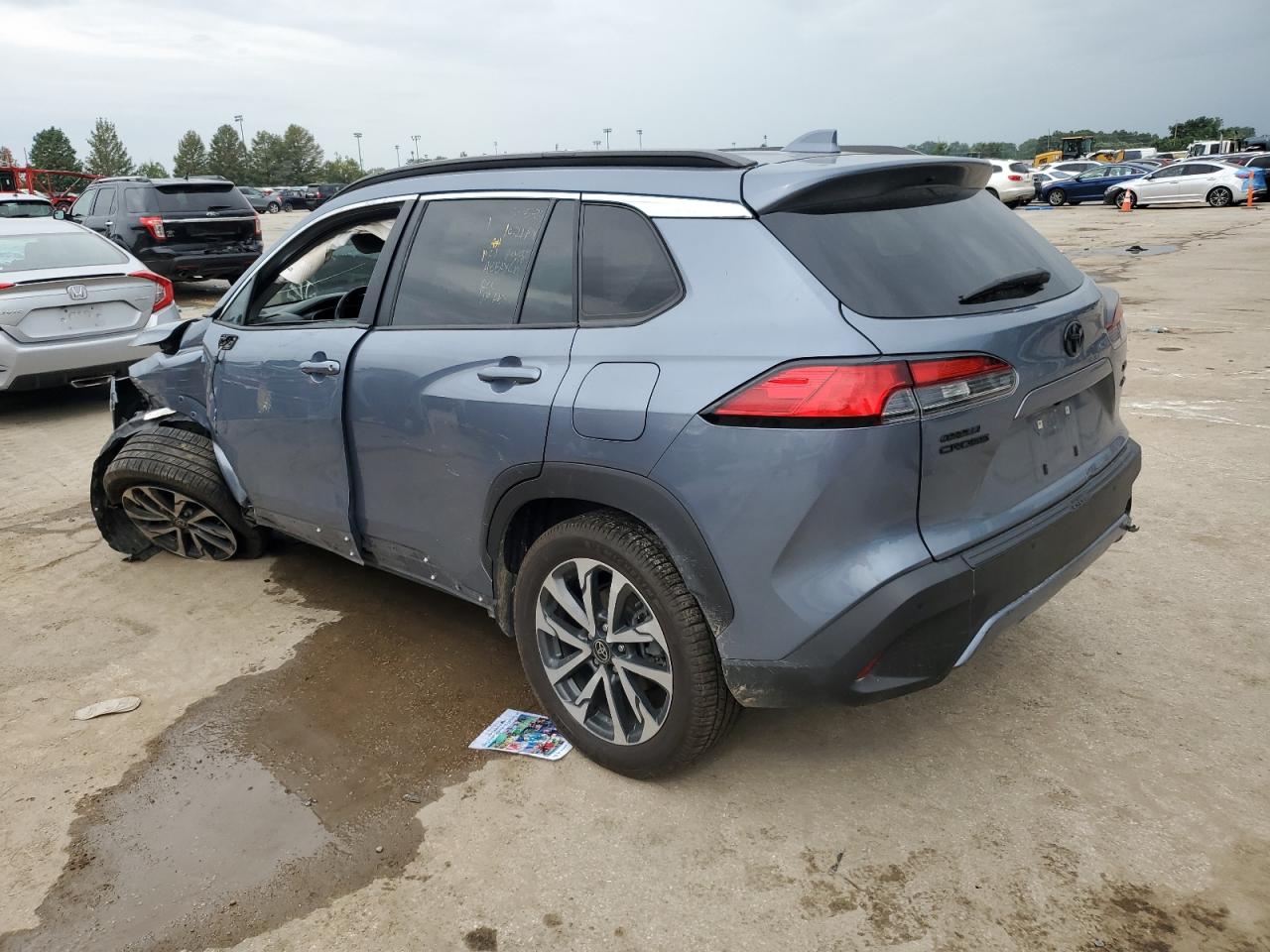 2022 TOYOTA COROLLA CROSS XLE VIN:7MUDAABG5NV013898