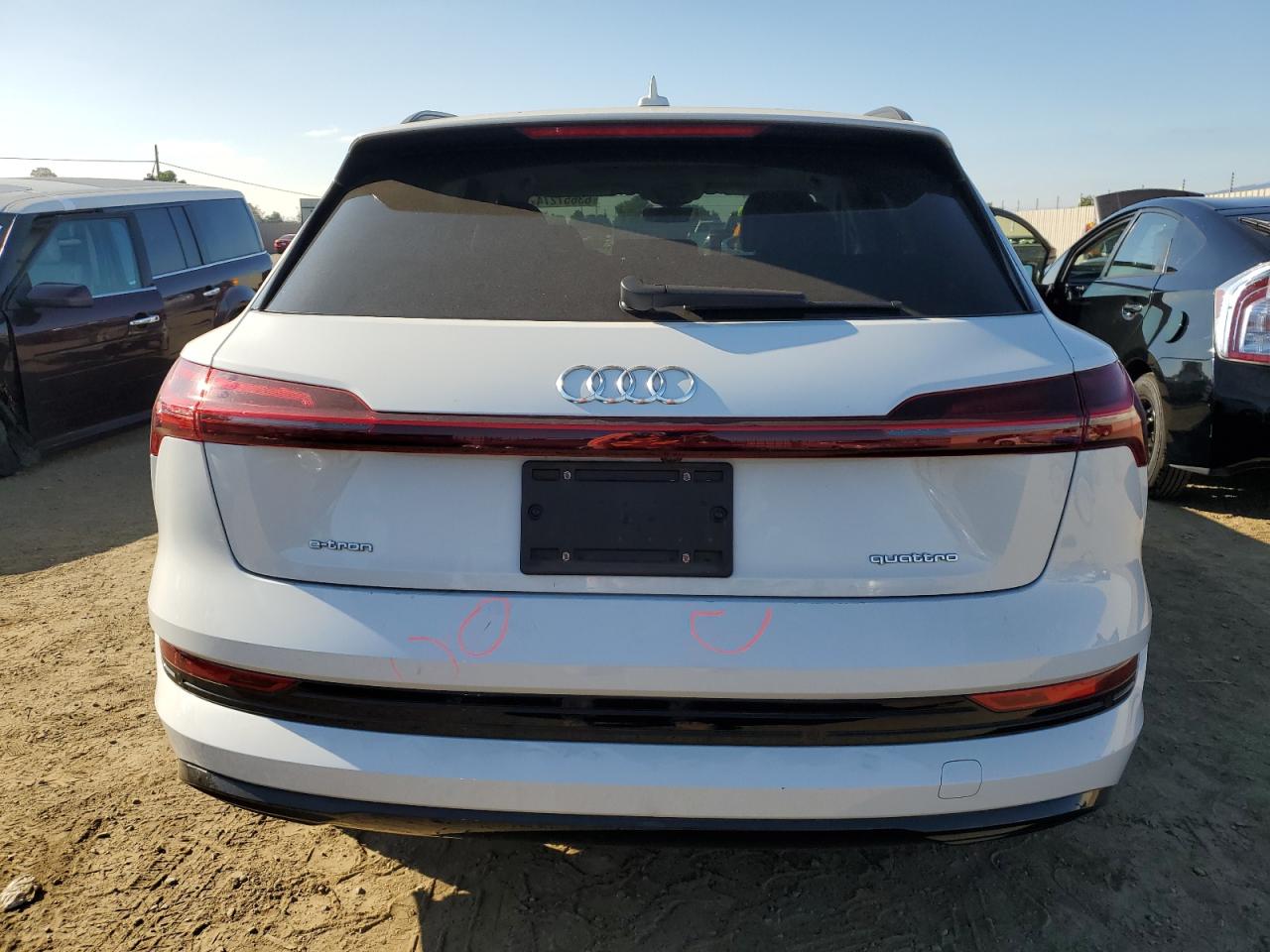 2022 AUDI E-TRON PREMIUM VIN:WA1AAAGE6NB023829