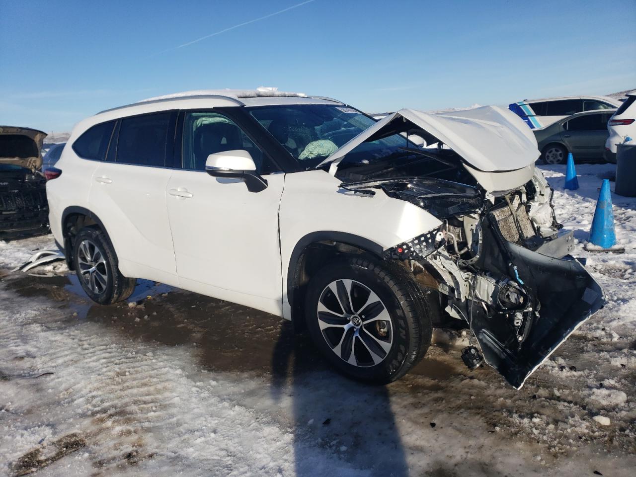 2022 TOYOTA HIGHLANDER XLE VIN:5TDGZRBH2NS227349