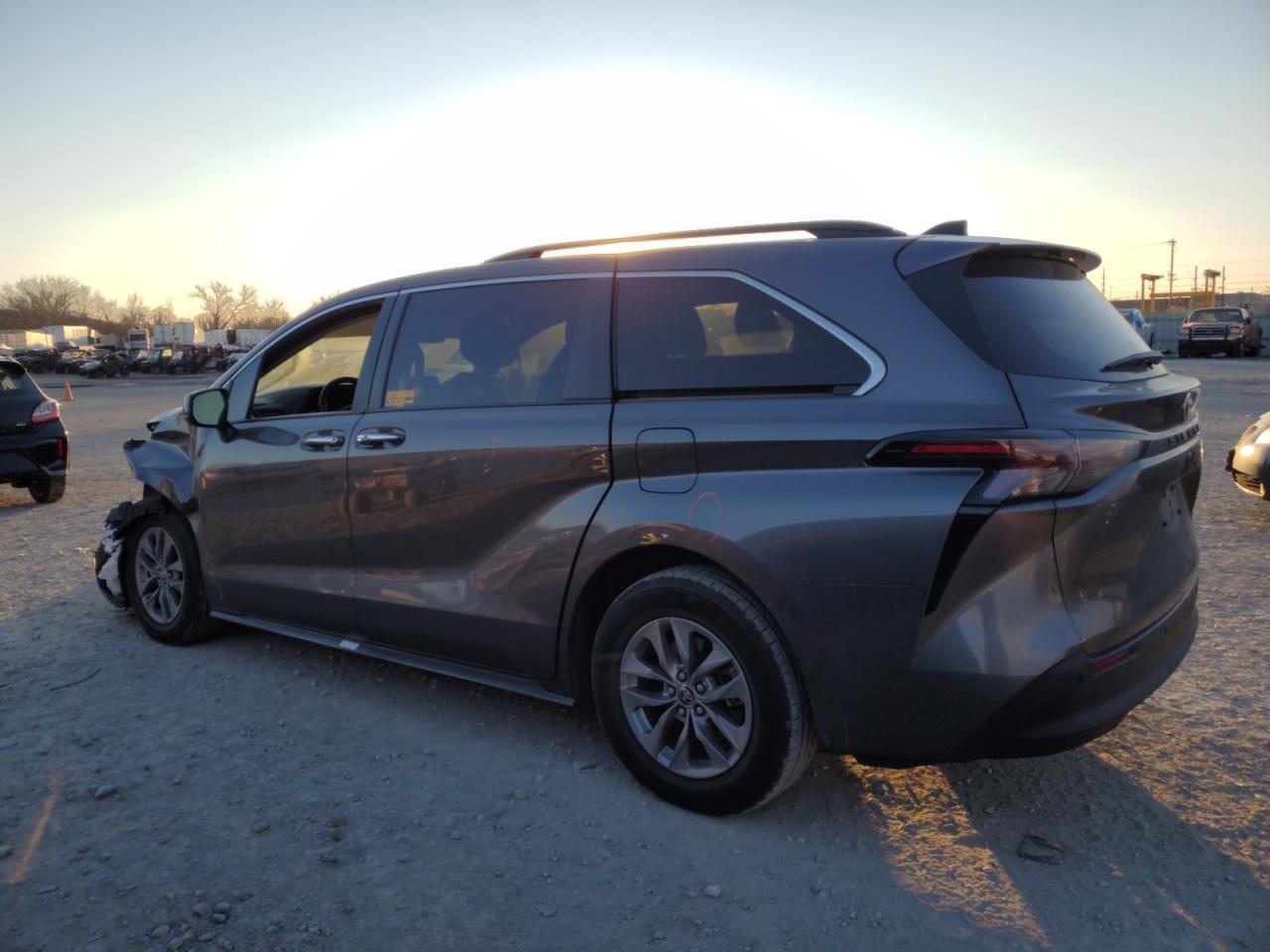 2023 TOYOTA SIENNA XLE VIN:5TDJRKEC2PS162566