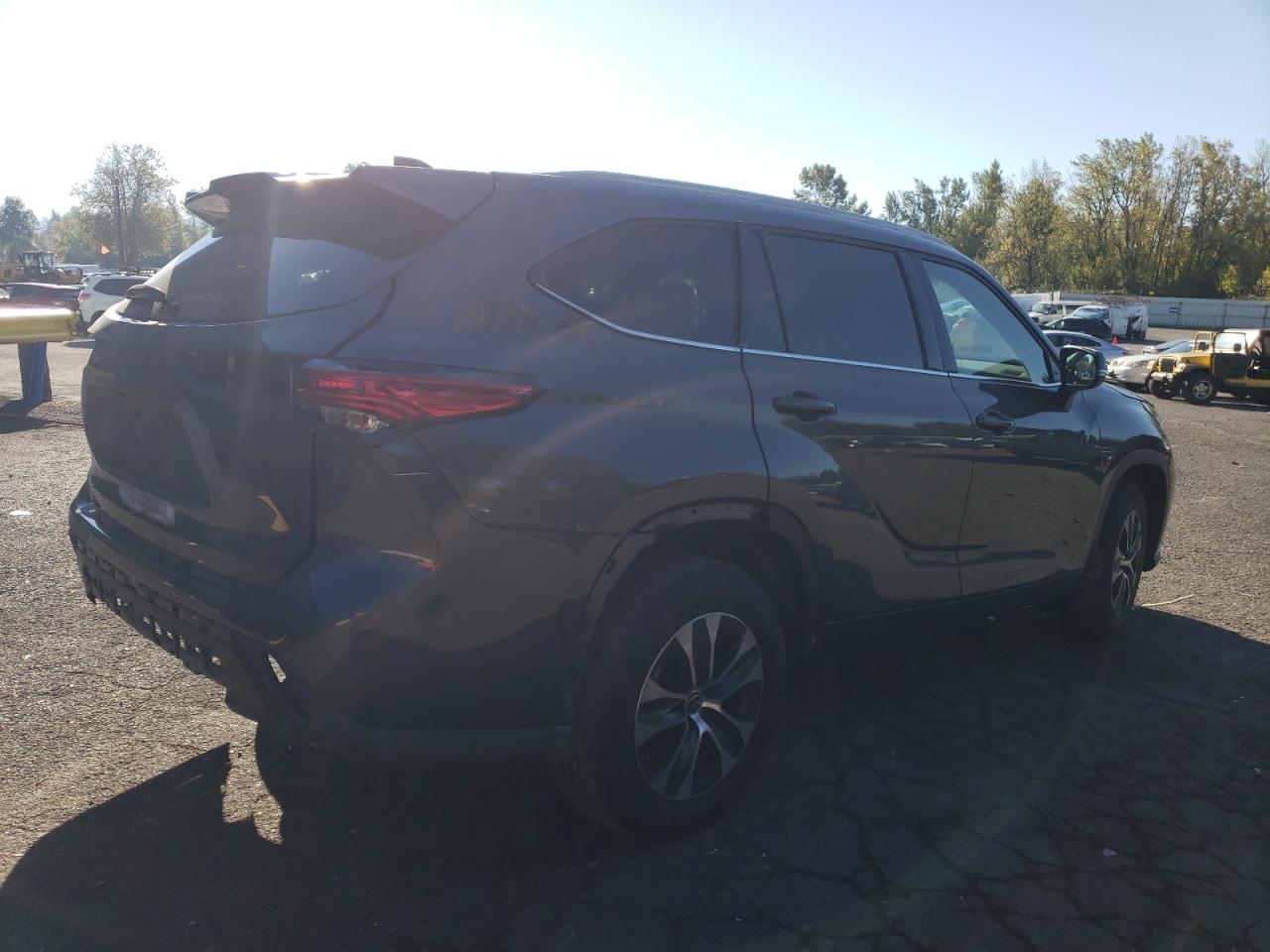 2022 TOYOTA HIGHLANDER XLE VIN:5TDHZRBH3NS571017