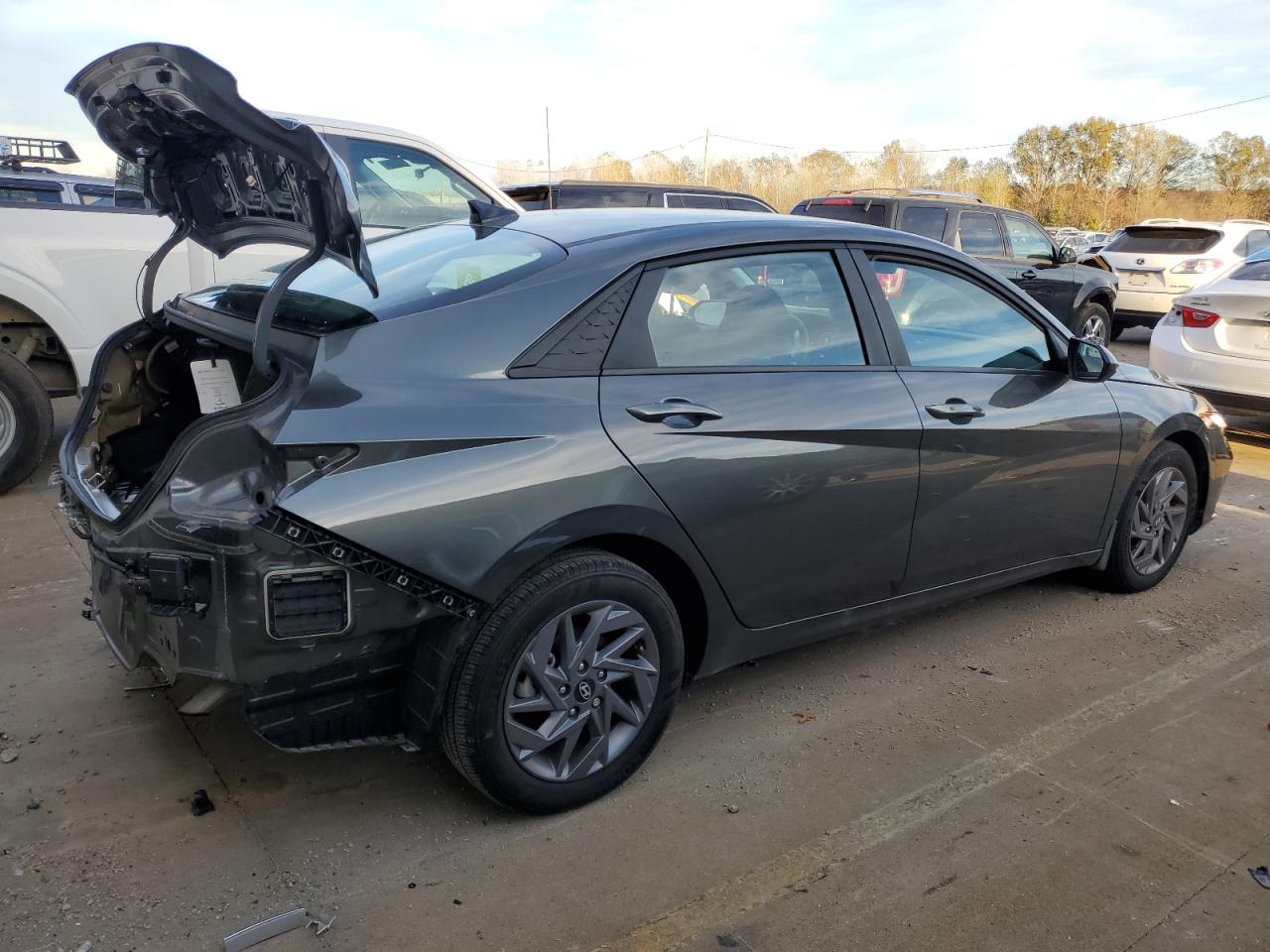 2024 HYUNDAI ELANTRA SEL VIN:KMHLM4DG1RU713779