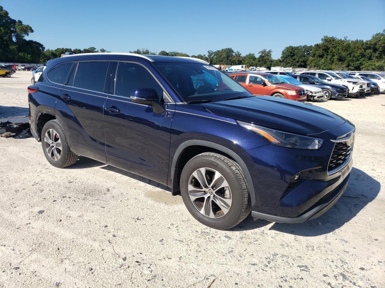 2022 TOYOTA HIGHLANDER XLE VIN:5TDGZRAH2NS130251