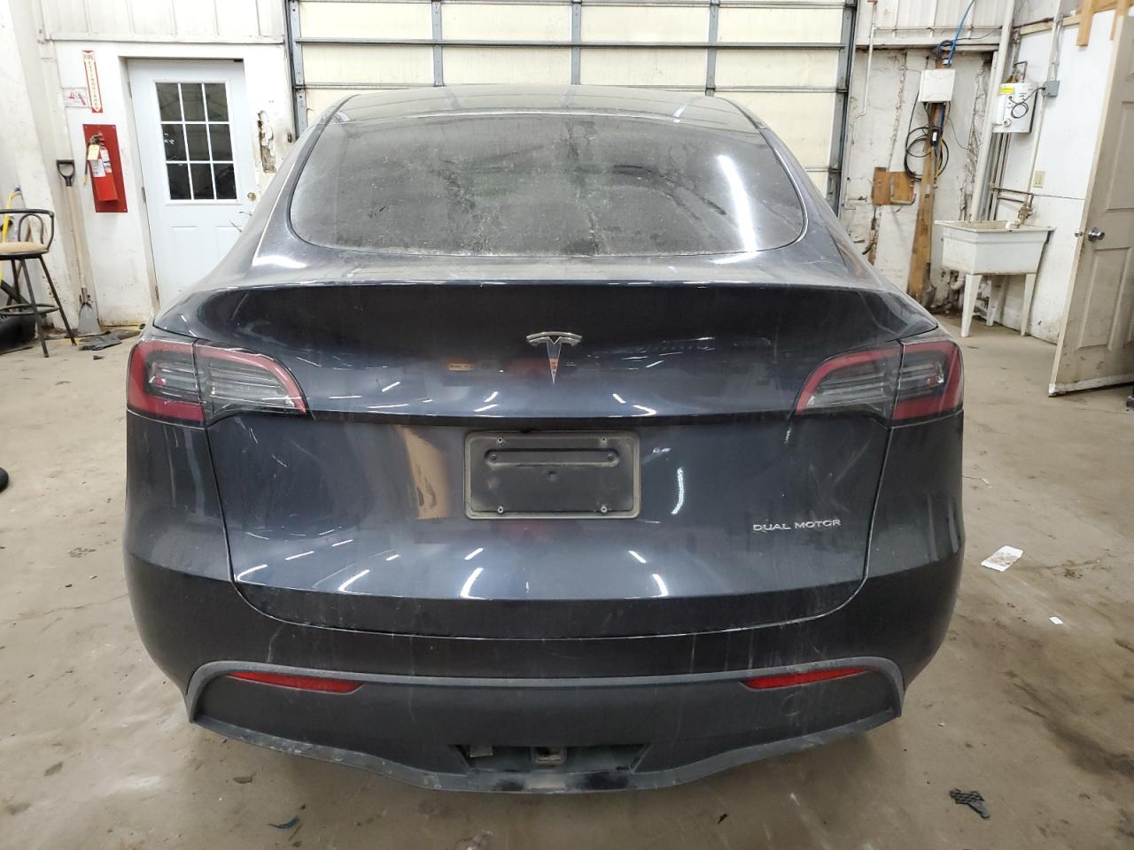 2024 TESLA MODEL Y  VIN:7SAYGDEEXRA246644