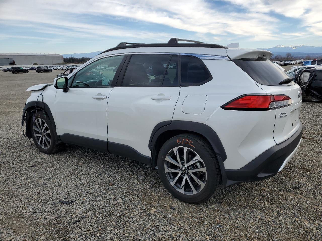 2022 TOYOTA COROLLA CROSS XLE VIN:7MUDAAAG2NV030269